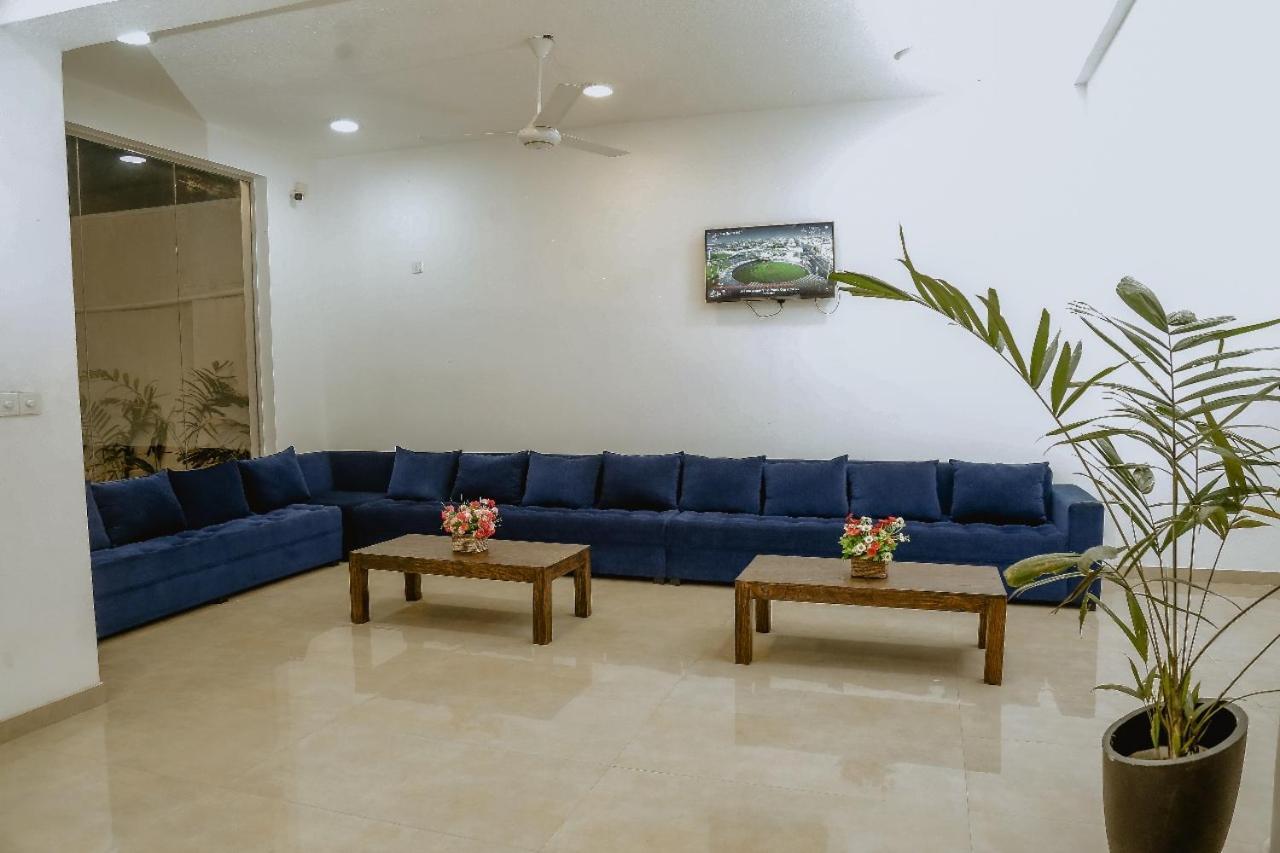 Lucky Transit Hotel - Katunayake Airport Bagian luar foto