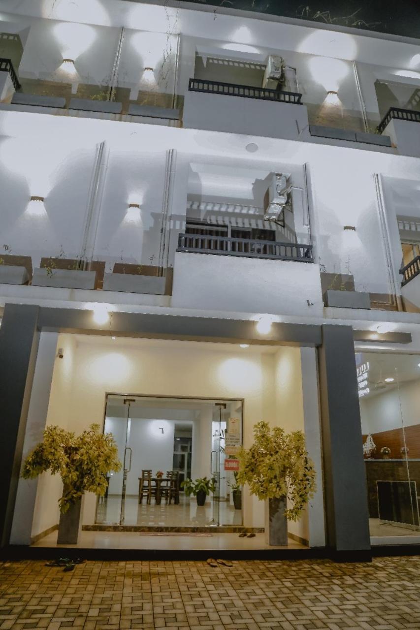 Lucky Transit Hotel - Katunayake Airport Bagian luar foto