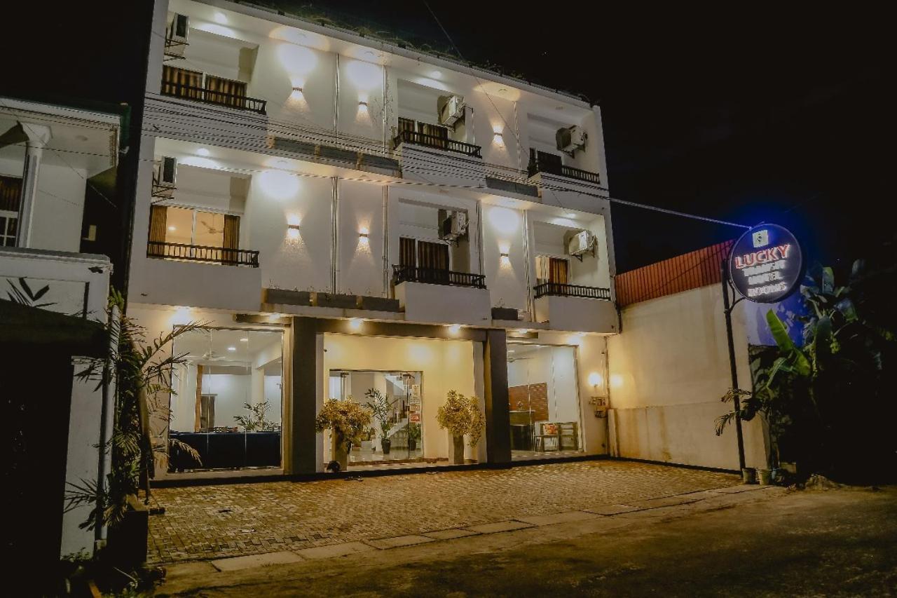 Lucky Transit Hotel - Katunayake Airport Bagian luar foto