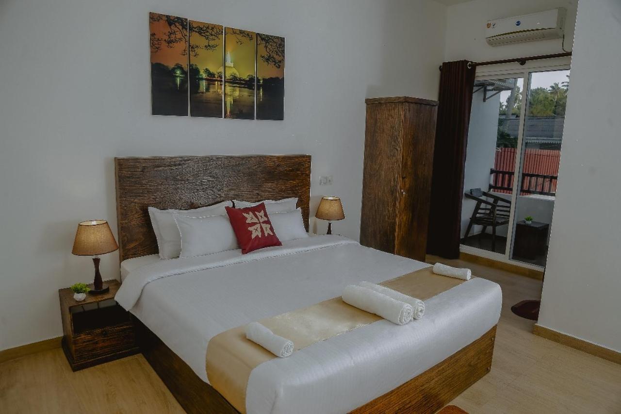Lucky Transit Hotel - Katunayake Airport Bagian luar foto