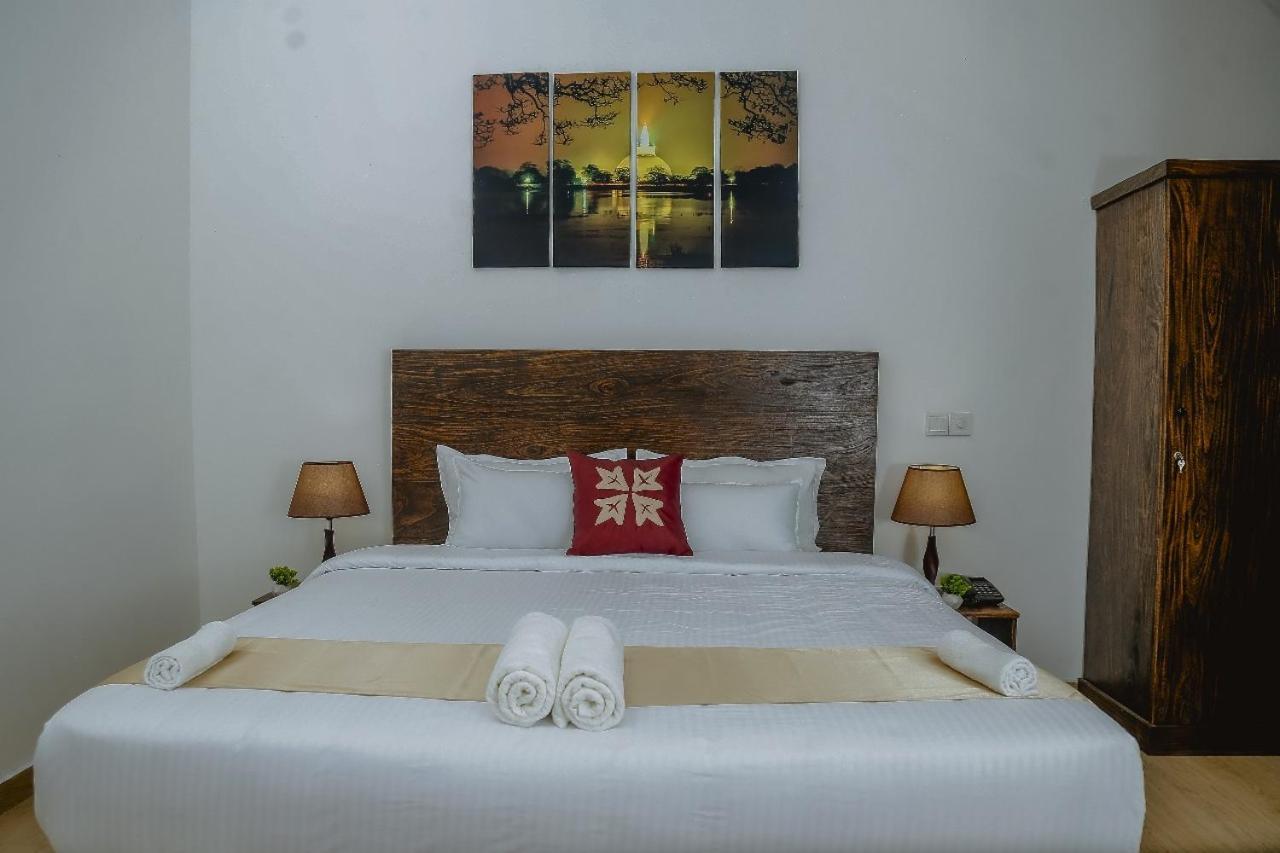 Lucky Transit Hotel - Katunayake Airport Bagian luar foto