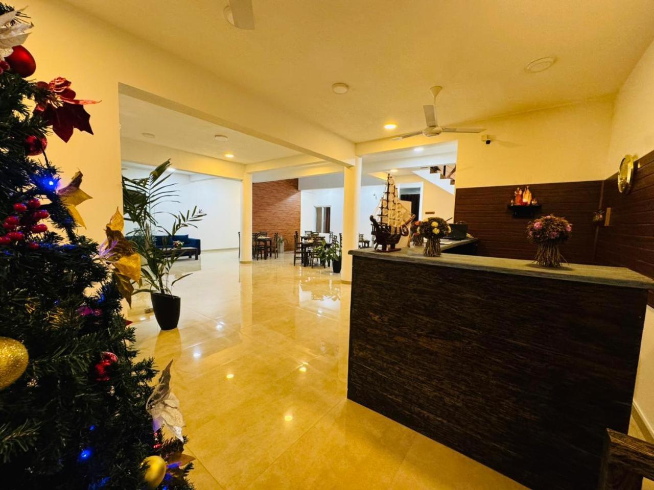 Lucky Transit Hotel - Katunayake Airport Bagian luar foto