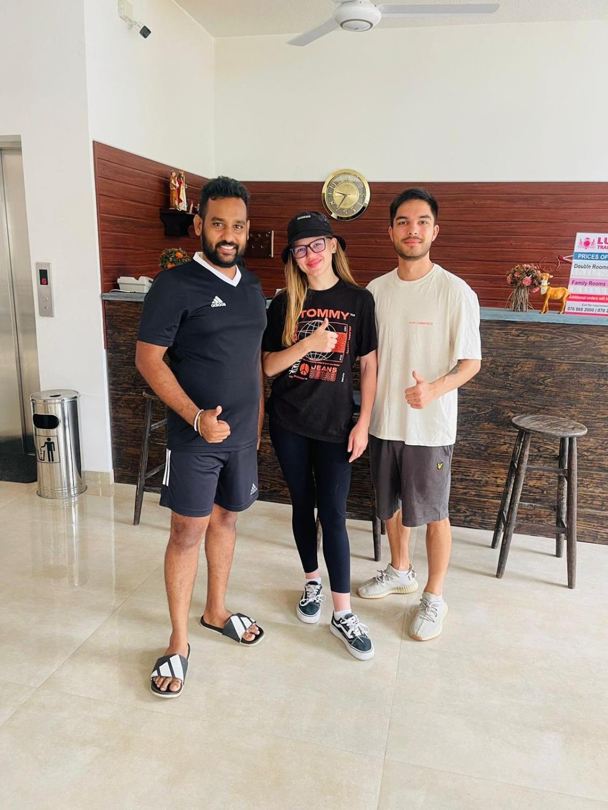 Lucky Transit Hotel - Katunayake Airport Bagian luar foto
