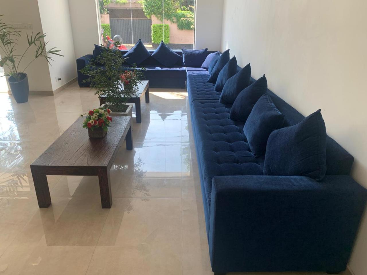 Lucky Transit Hotel - Katunayake Airport Bagian luar foto