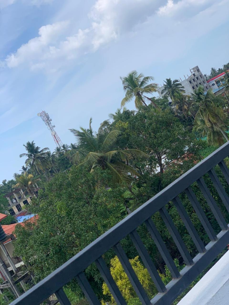 Lucky Transit Hotel - Katunayake Airport Bagian luar foto